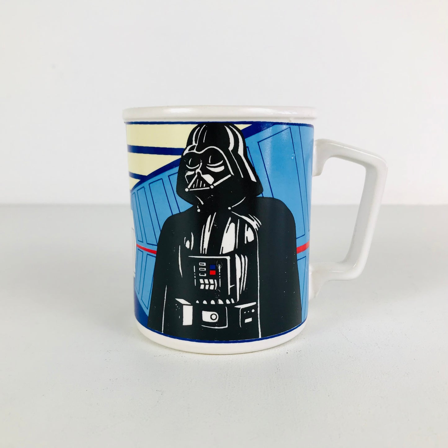 Sith Lord, Darth Vader has a menacing conversation with Princess Leia. From the 1980s Sigma coffee mug collection.