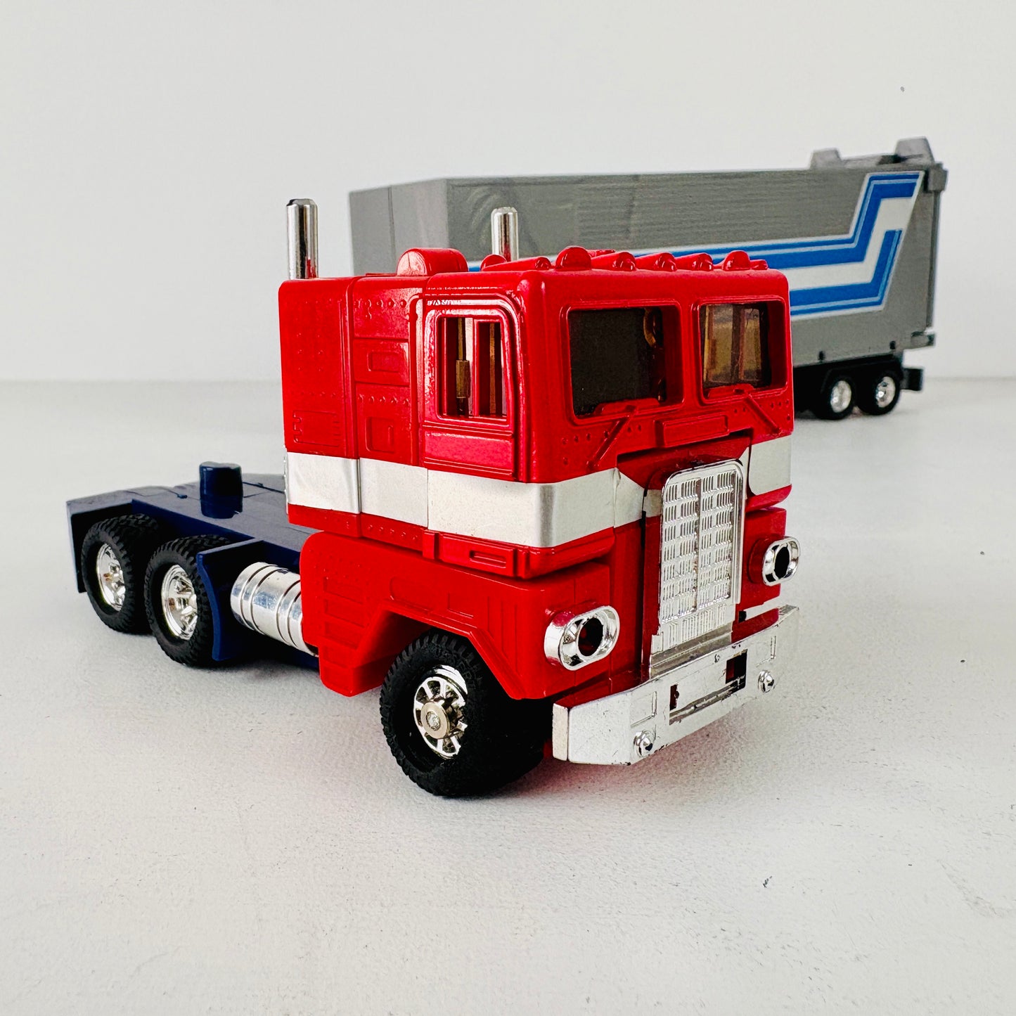 Original 1984 Hasbro Takara G1 Transformers Optimus Prime Action Figure