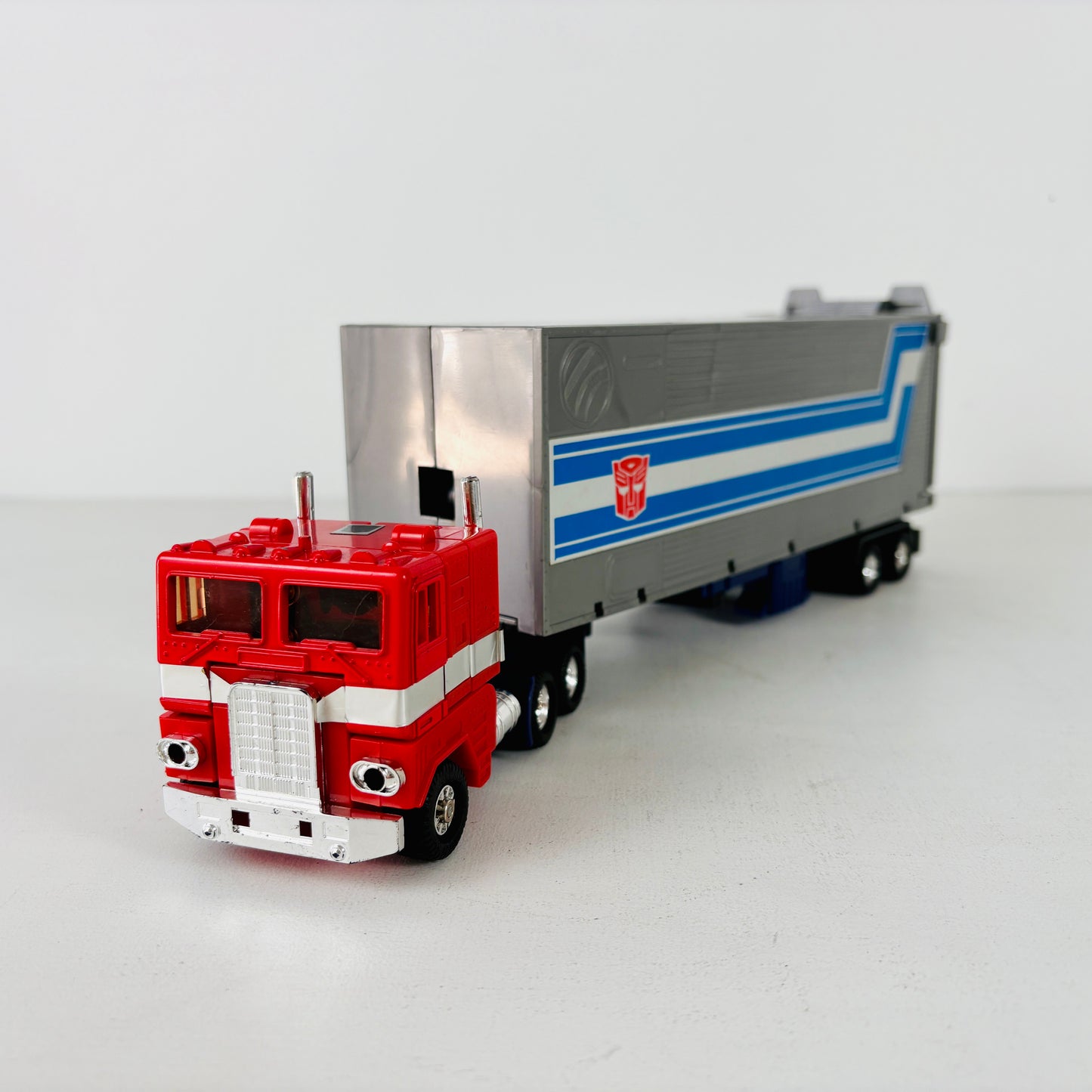 Original 1984 Hasbro Takara G1 Transformers Optimus Prime Action Figure