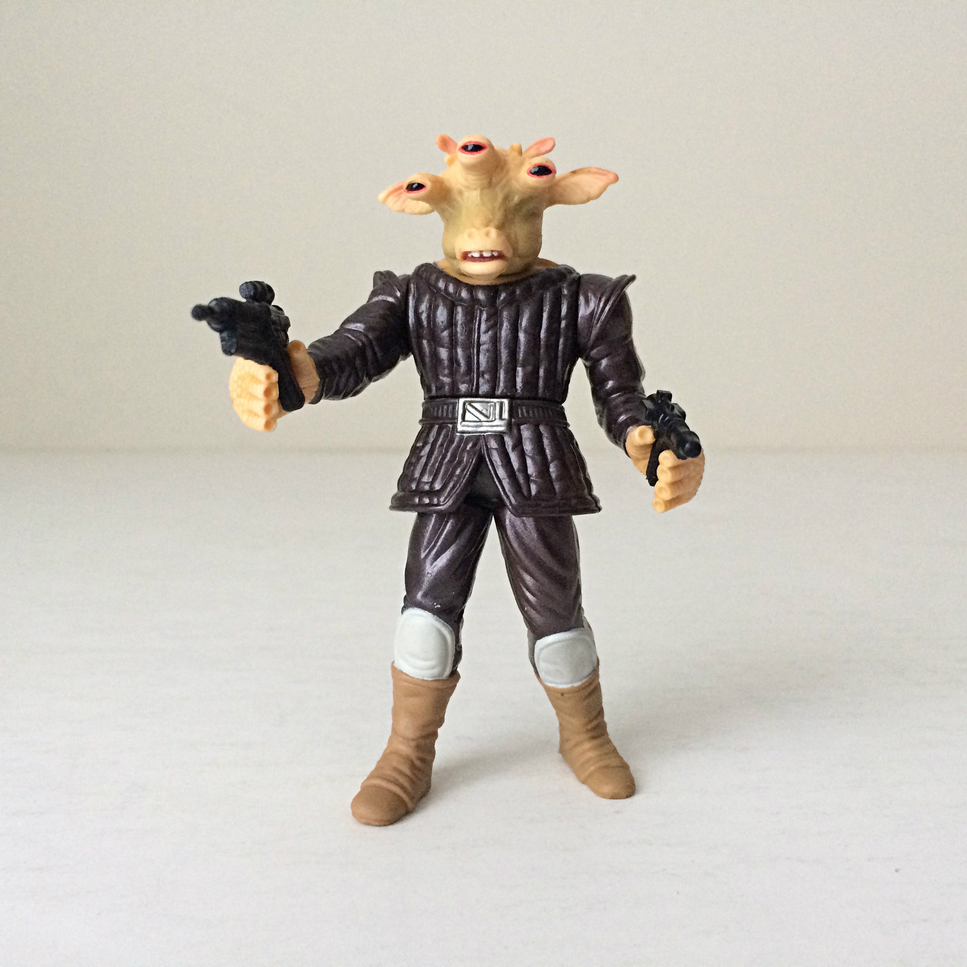 A 3 3/4" Star Wars Ree-Yees action figure posed with 2 blasters.