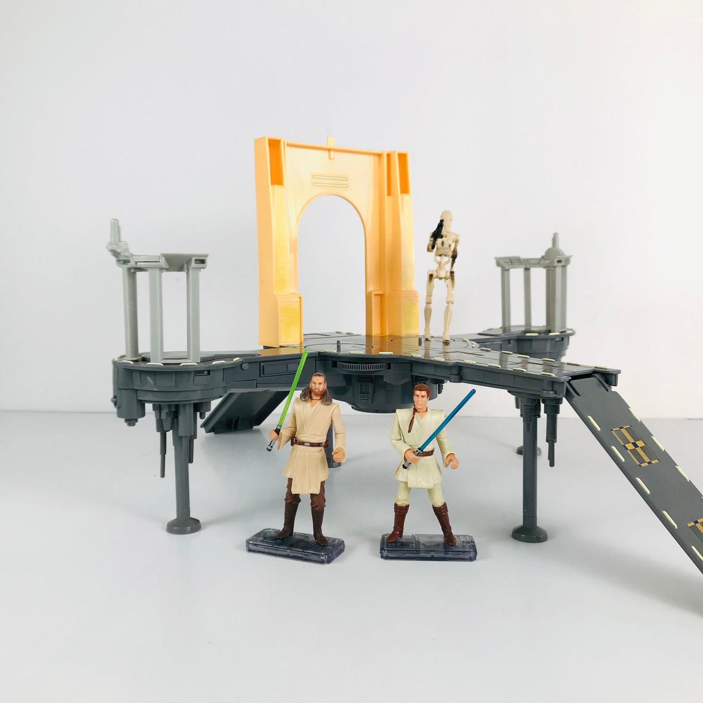 1999 Star Wars The Phantom Menace Theed Generator Complex Playset with 3 Action Figures