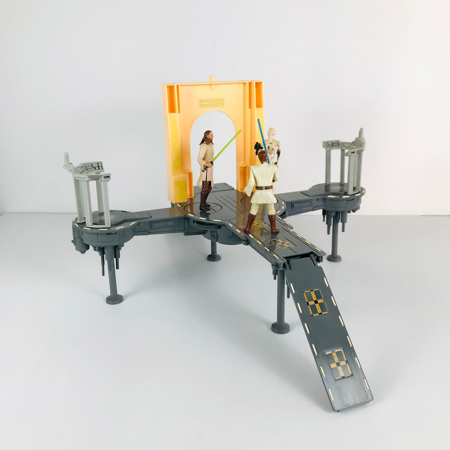 1999 Star Wars The Phantom Menace Theed Generator Complex Playset with 3 Action Figures