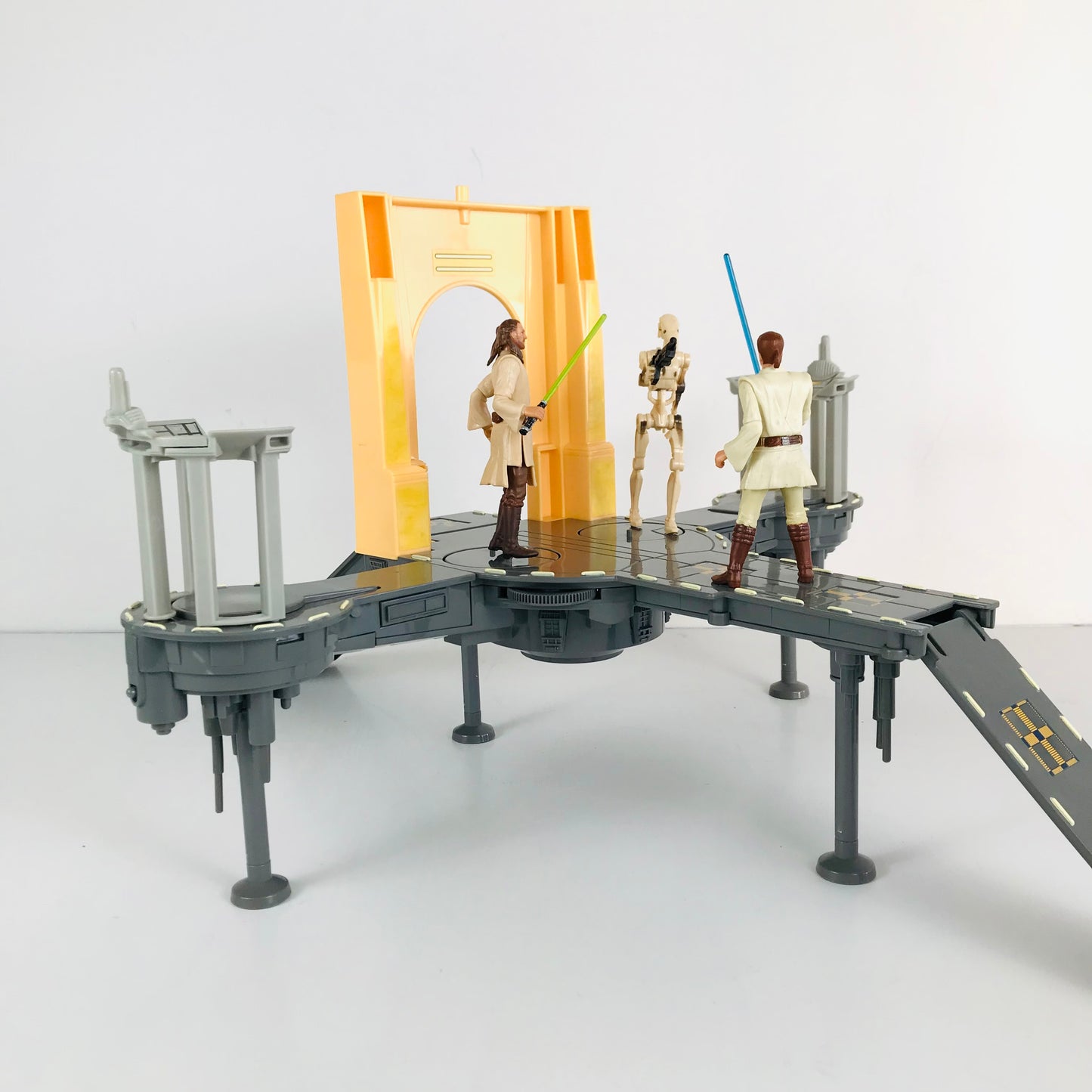 1999 Star Wars The Phantom Menace Theed Generator Complex Playset with 3 Action Figures